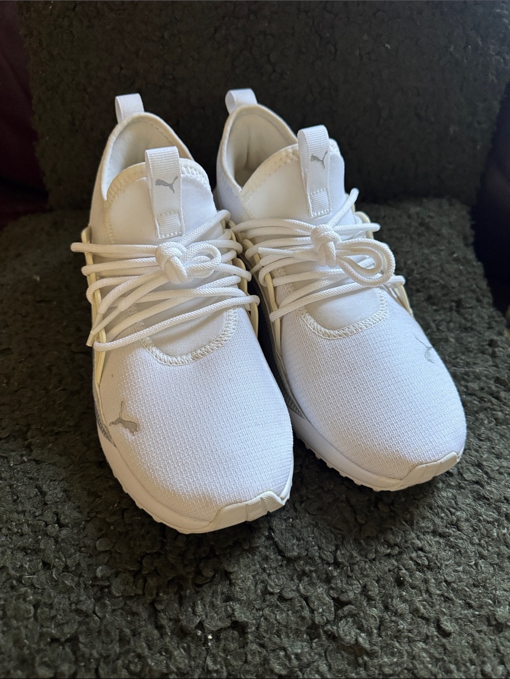 Puma women’s White and silver athletic Shoes size 9